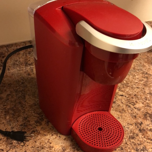 Keurig Single-Serve K-Cup Pod Coffee Maker Red - Picture 3 of 3
